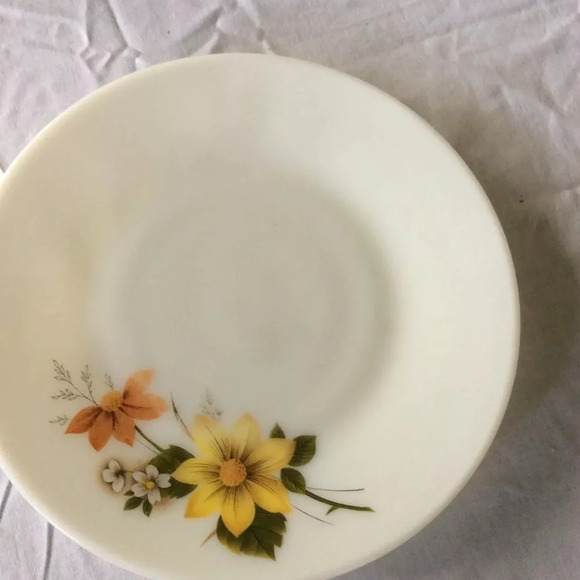 Set of 4 JAJ Pyrex Autumn Glory 16.5 cm Side Tea Plates. 1970s Vintage - Picture 2 of 3